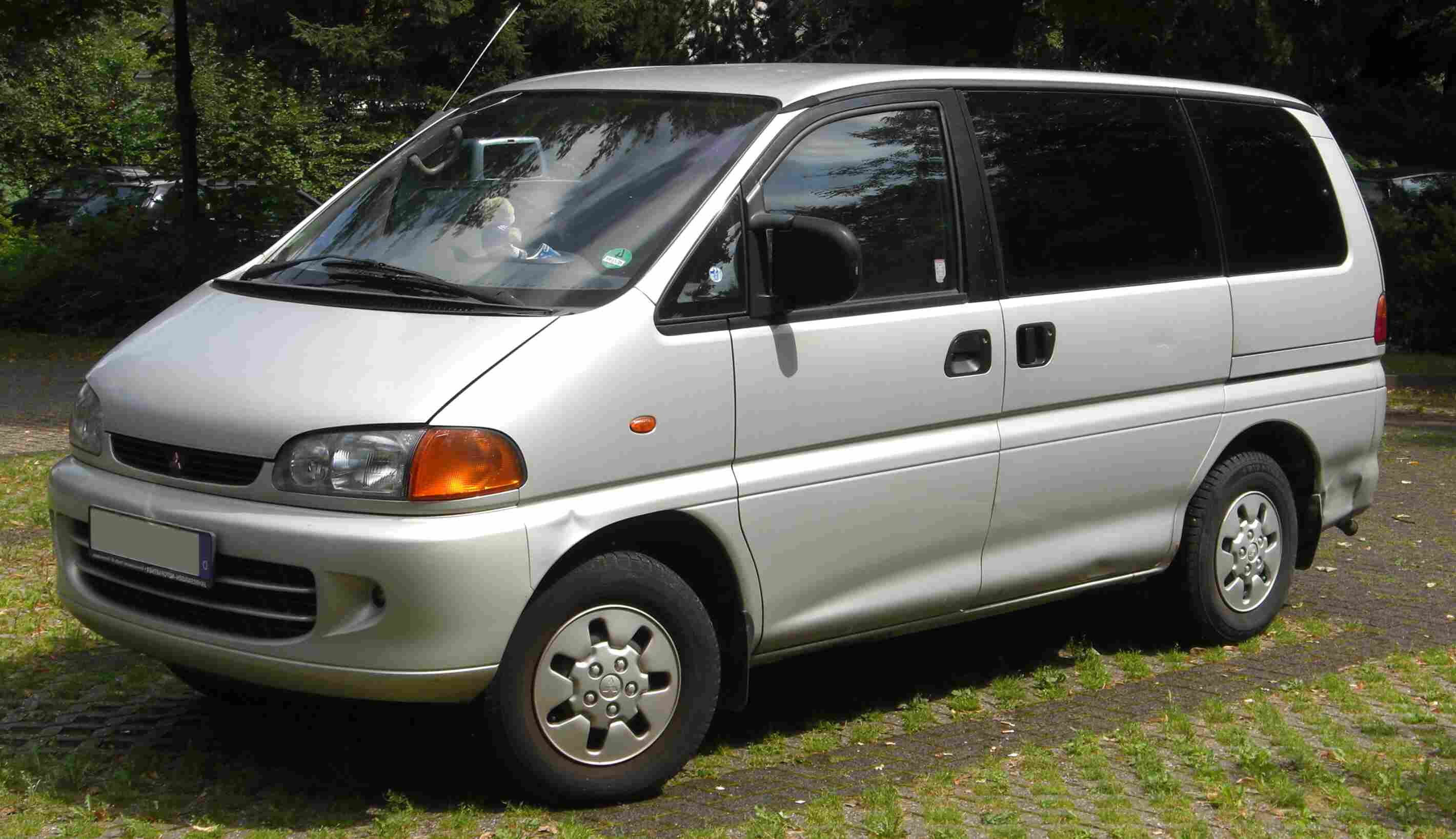 Mitsubishi space gear 1998