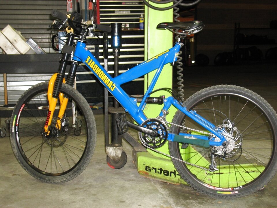 cannondale v2000