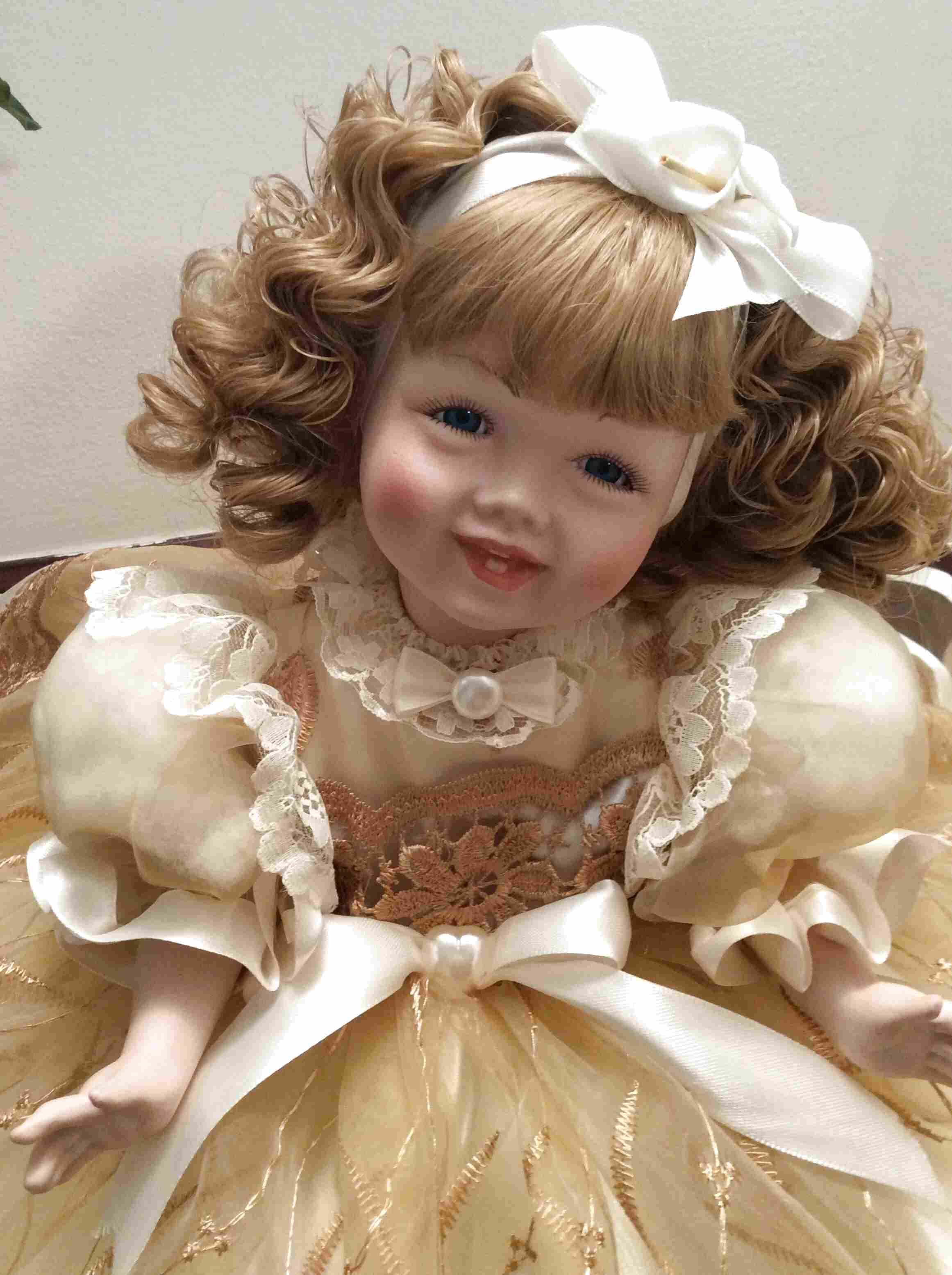 Bambole Porcellana: Lucille bambola in porcellana