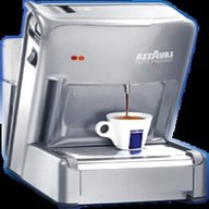 Macchina Caffe Lavazza Ep2100 usato in Italia